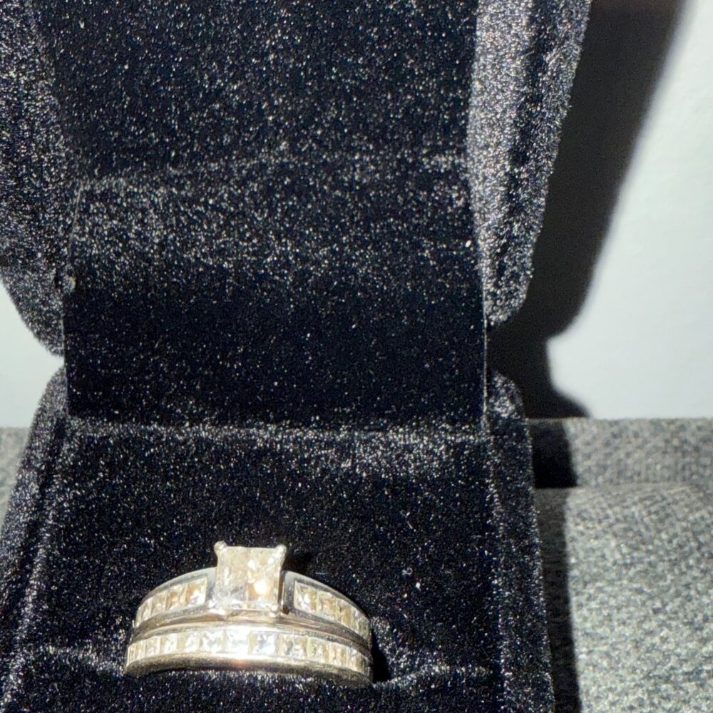 Previously Owned Princess-Cut Diamond Bridal Set 1 CT size 7